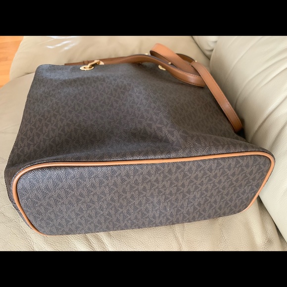 LARGE MICHAEL KORS AUTHENTIC TOTE LIKE NEW IN EUC - Picture 5 of 8